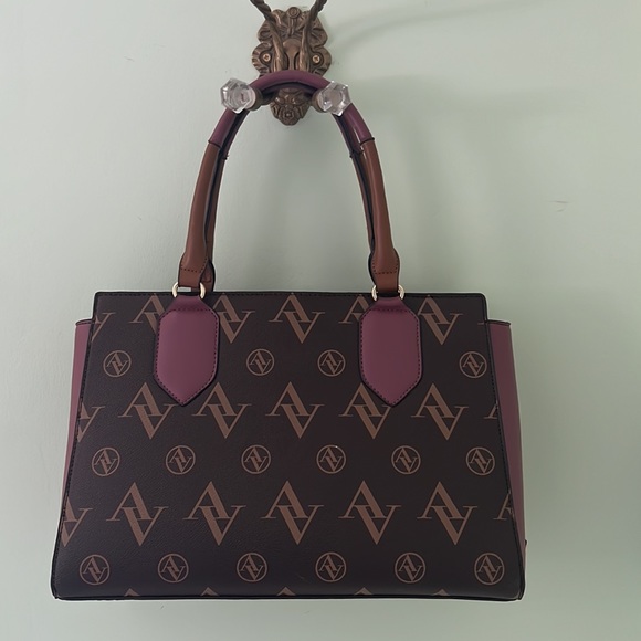 Adrienne Vittadini Bag 🌸 - Picture 5 of 7